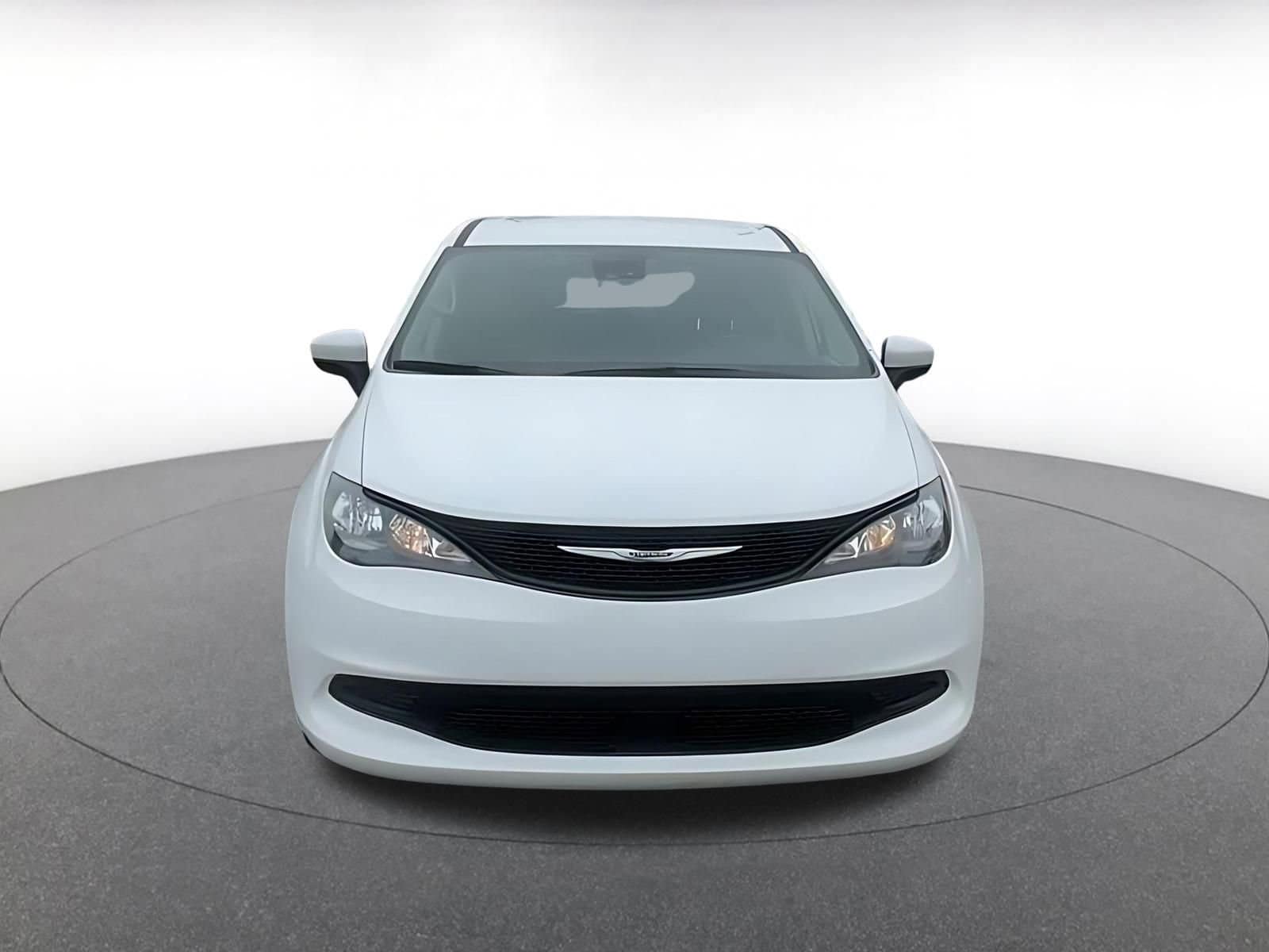 Thumbnail: 2023 Chrysler Voyager - 4