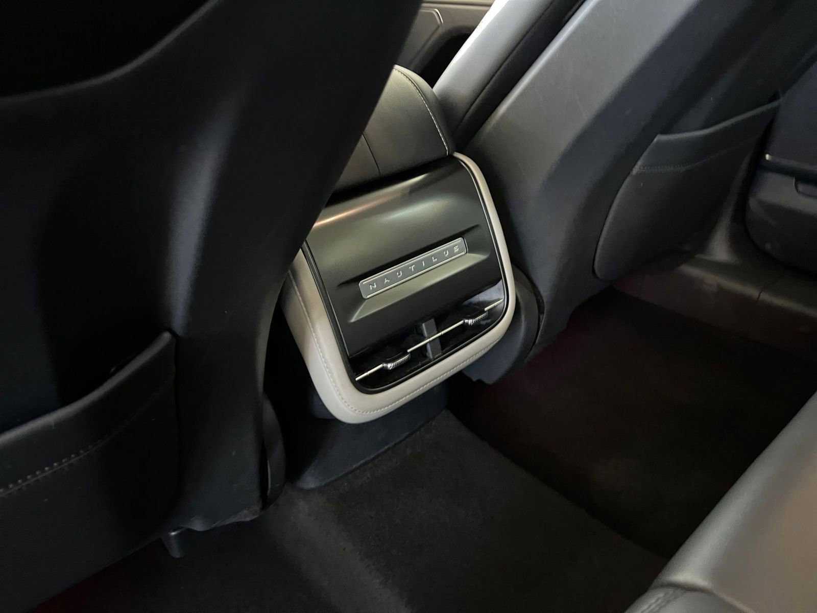 Thumbnail: 2024 Lincoln Nautilus - 24