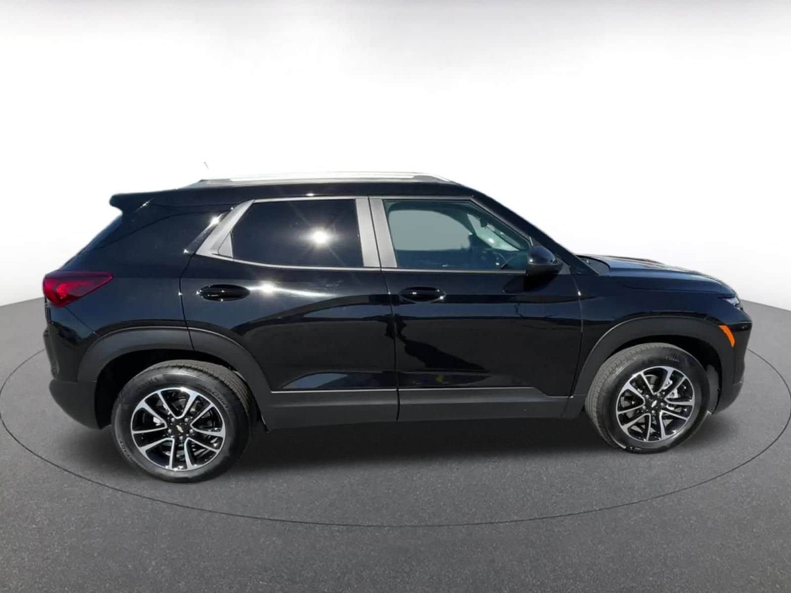 Thumbnail: 2025 Chevrolet TrailBlazer - 16