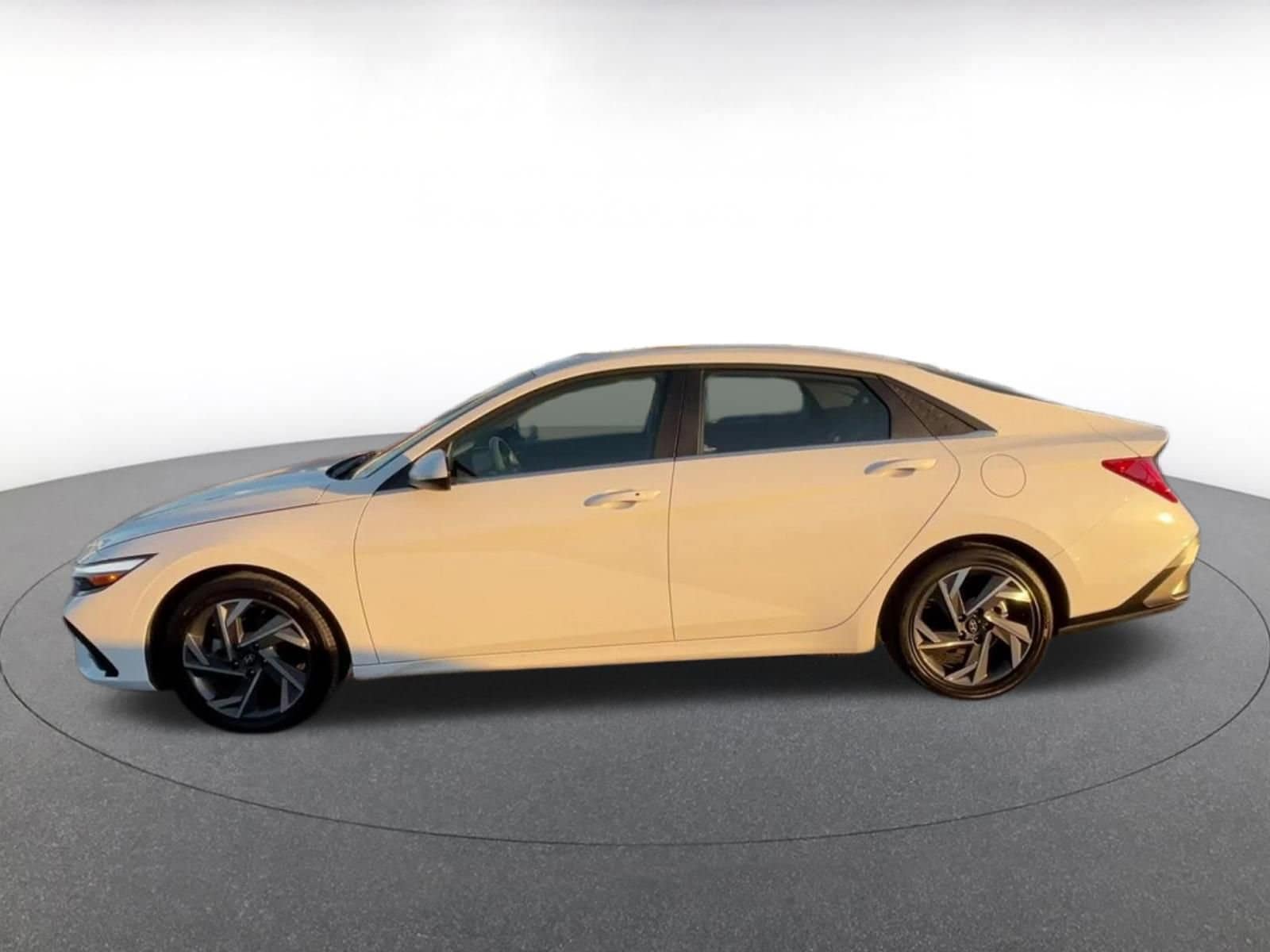 Thumbnail: 2025 Hyundai Elantra - 9