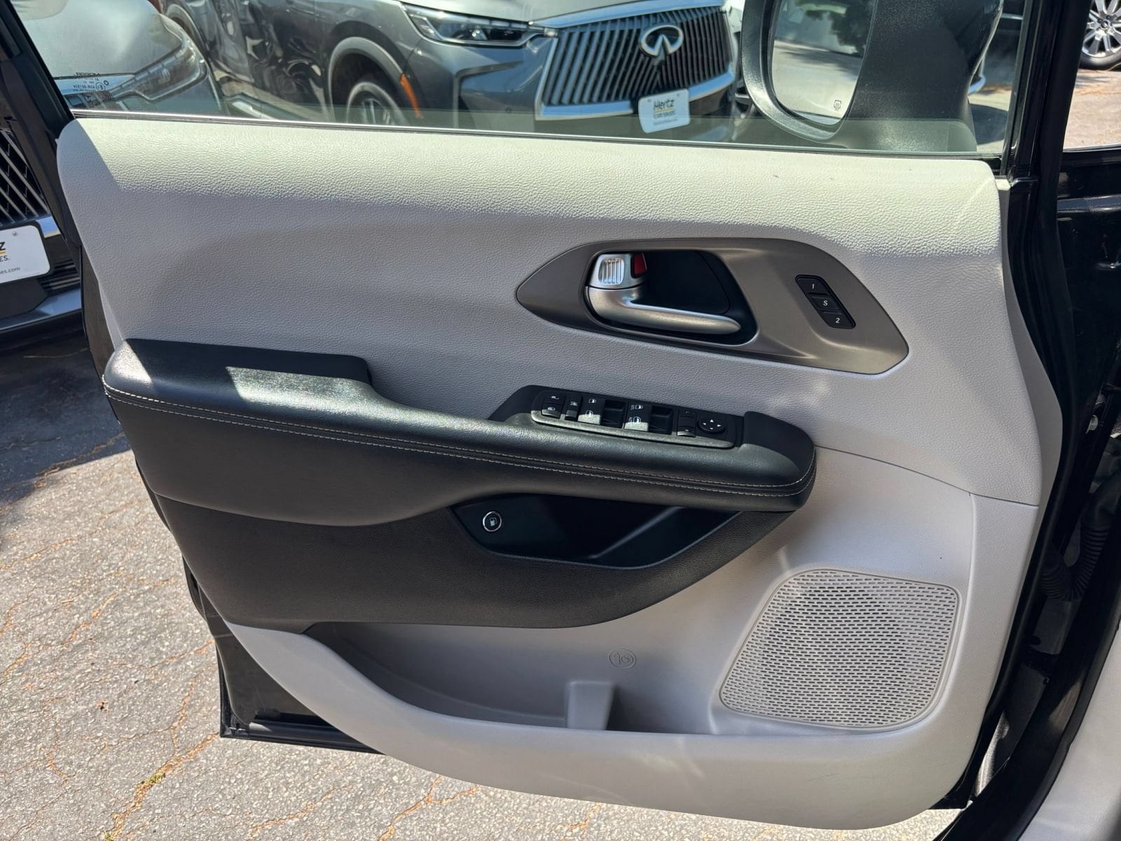 Thumbnail: 2023 Chrysler Pacifica - 18