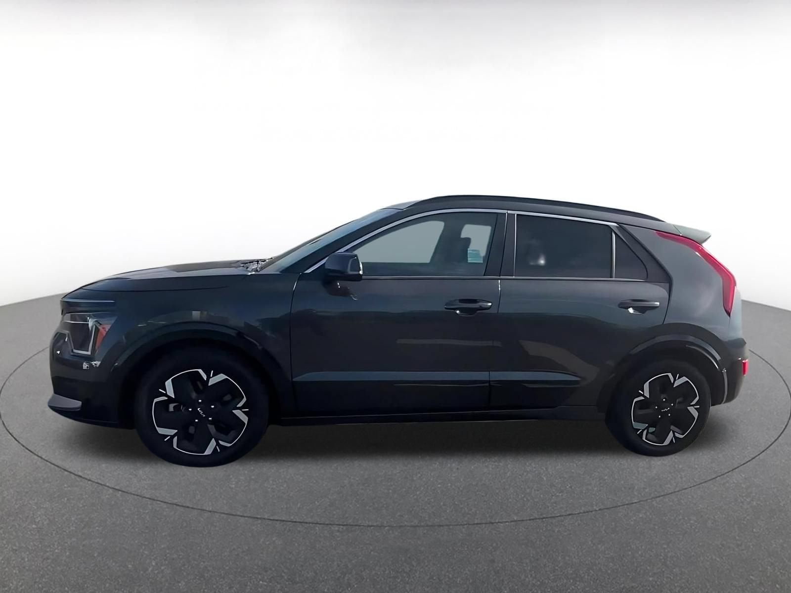 Thumbnail: 2023 Kia Niro - 8