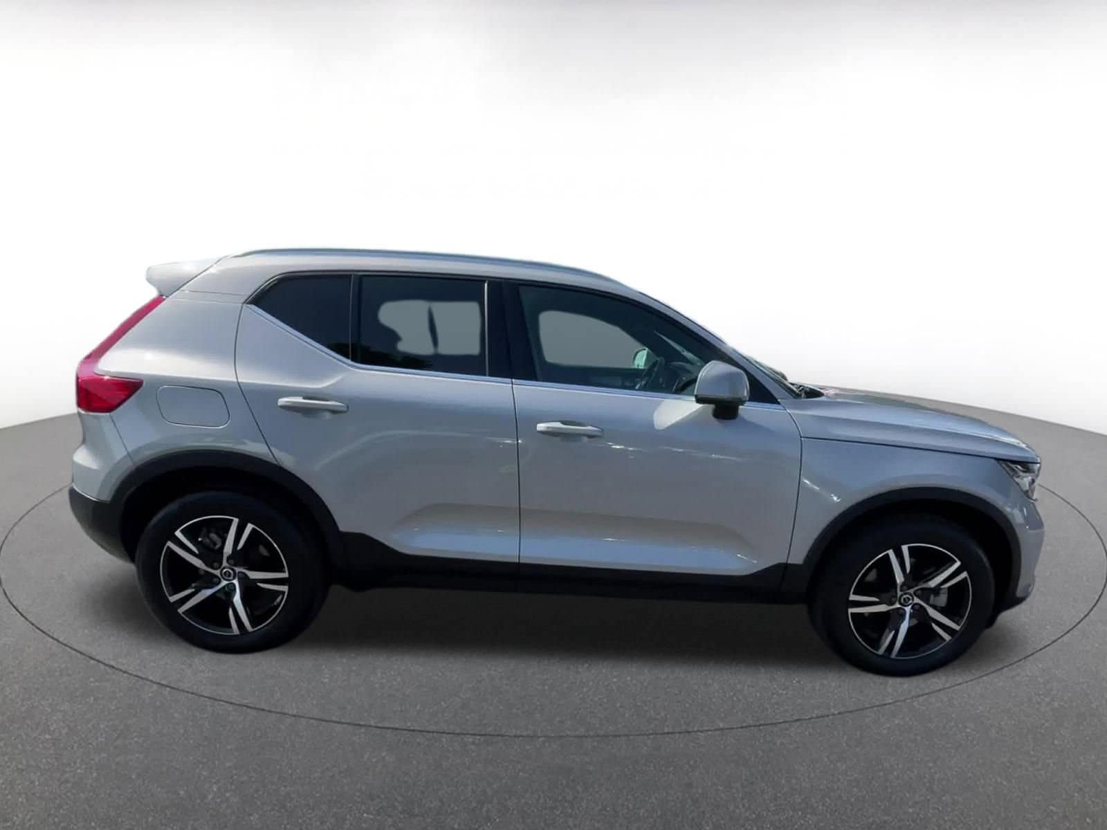 Thumbnail: 2024 Volvo XC40 - 16