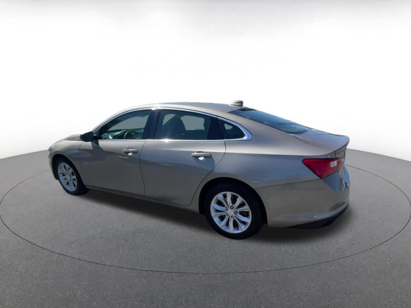 Thumbnail: 2023 Chevrolet Malibu - 10