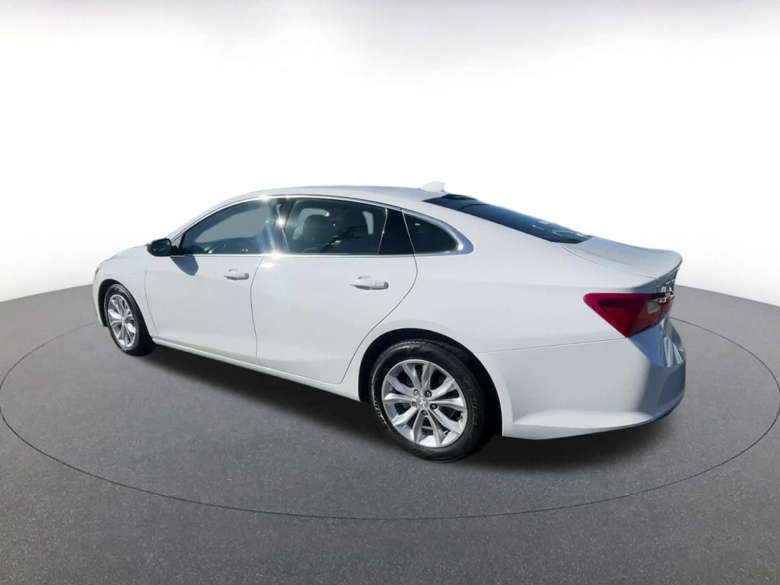 Thumbnail: 2023 Chevrolet Malibu - 10