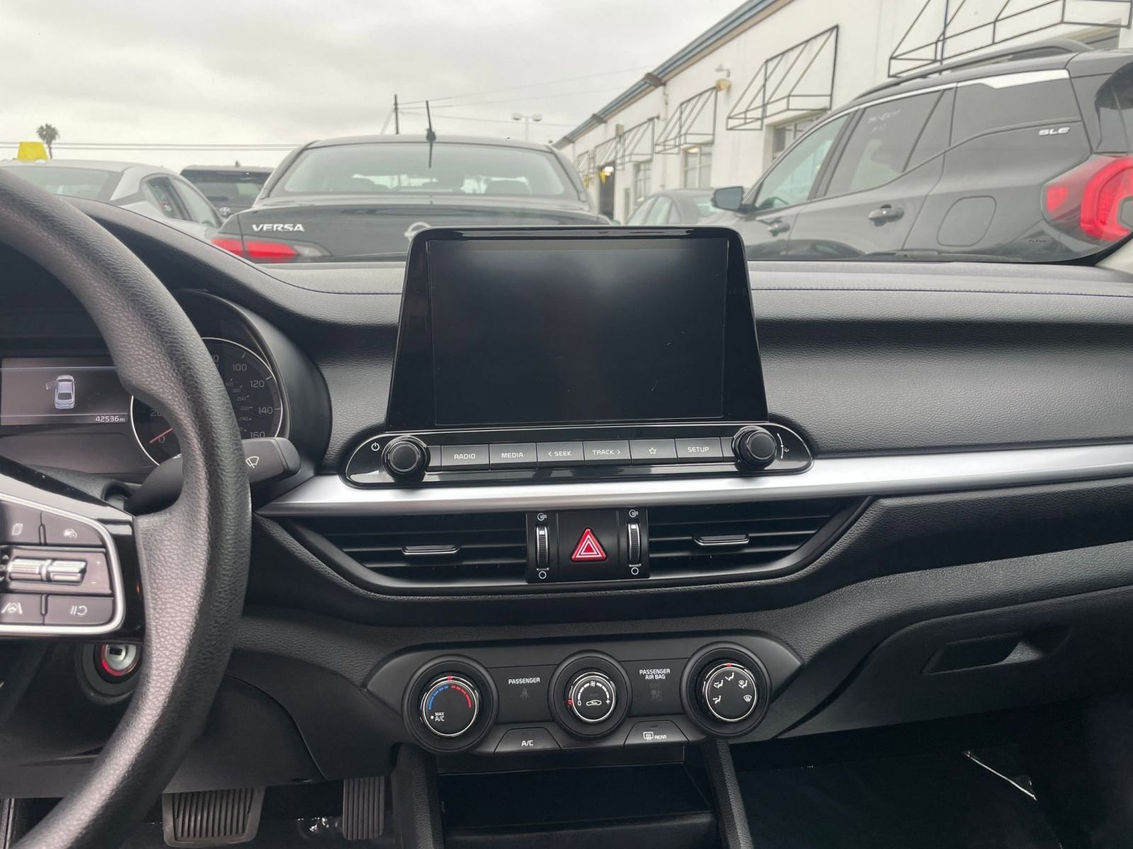 Thumbnail: 2023 Kia Forte - 18