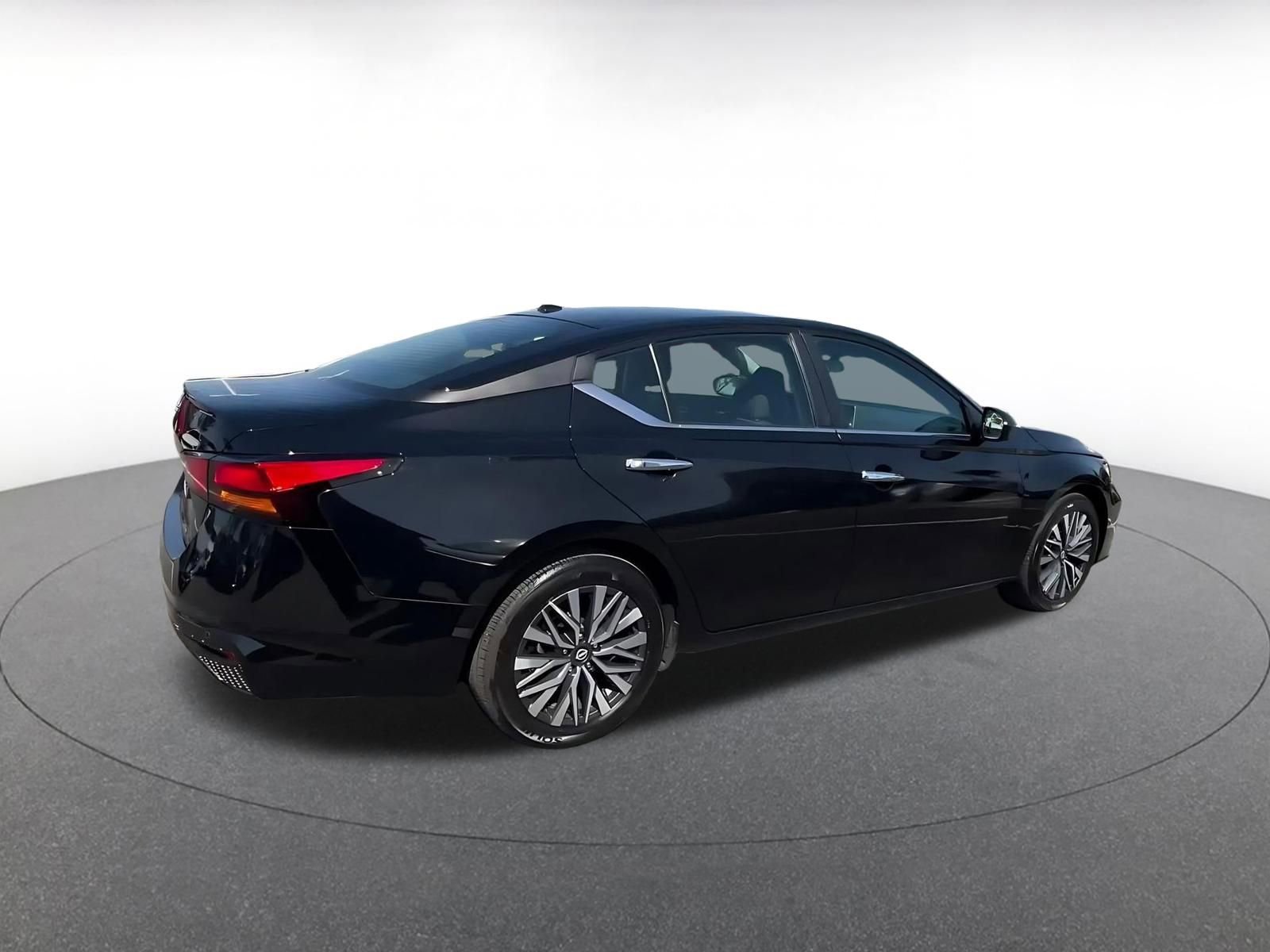 Thumbnail: 2025 Nissan Altima - 15