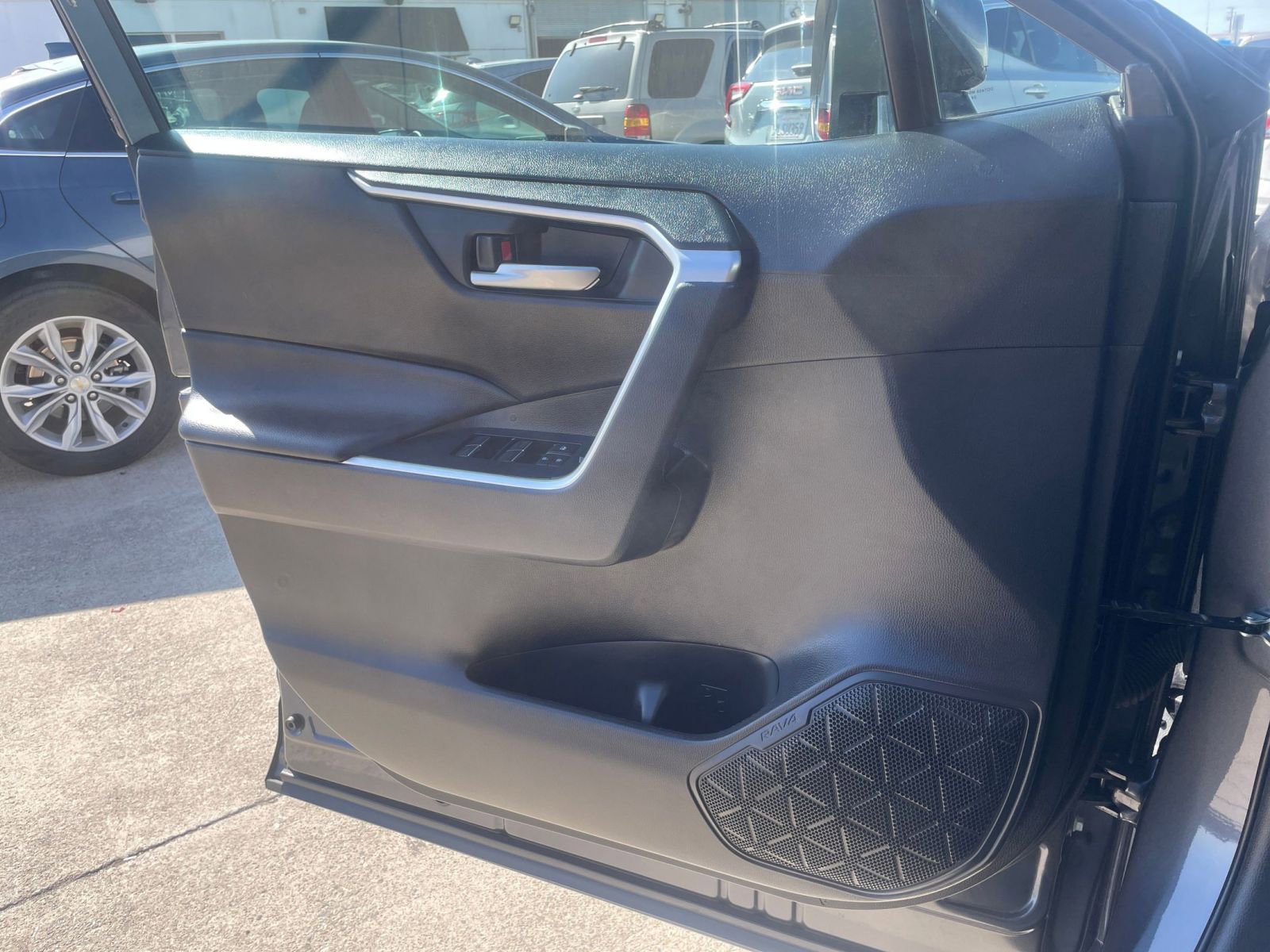 Thumbnail: 2025 Toyota RAV4 - 20