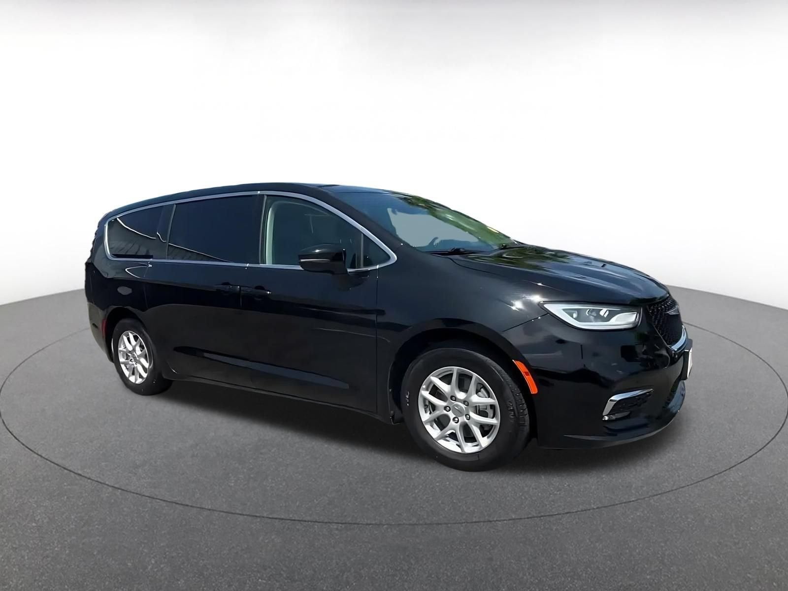 Thumbnail: 2024 Chrysler Pacifica - 2