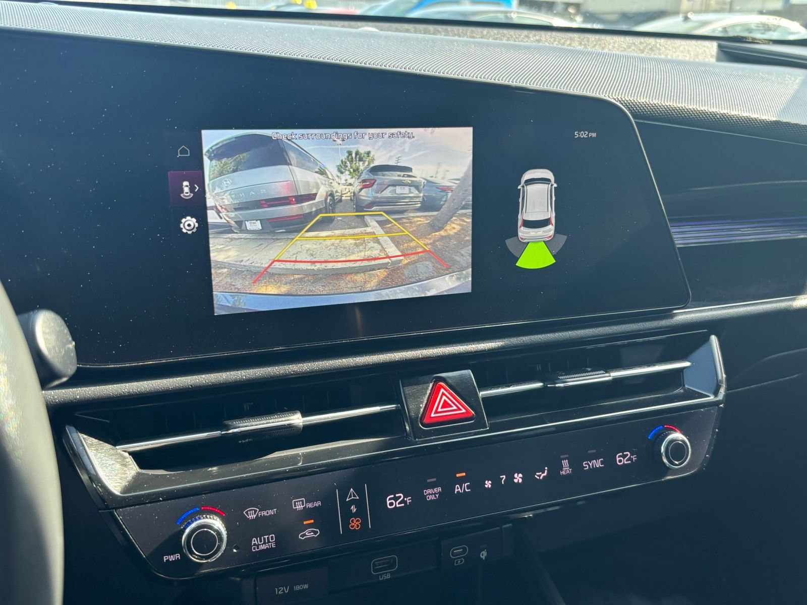 Thumbnail: 2023 Kia Niro - 30