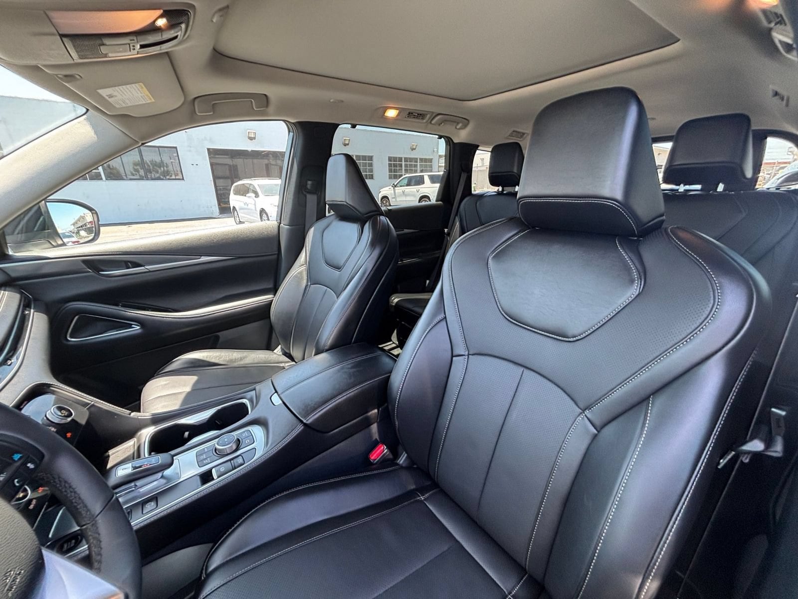Thumbnail: 2026 INFINITI QX60 - 30