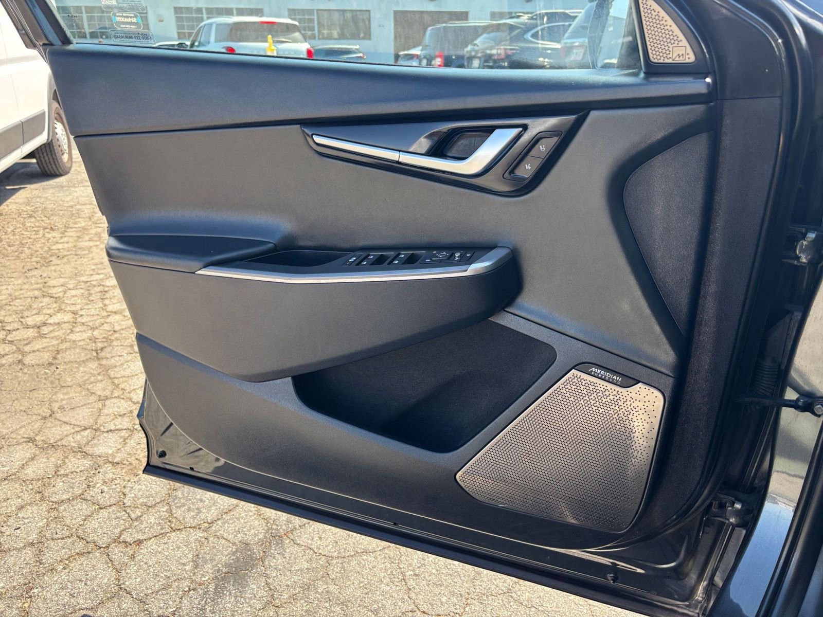 Thumbnail: 2023 Kia EV6 - 23