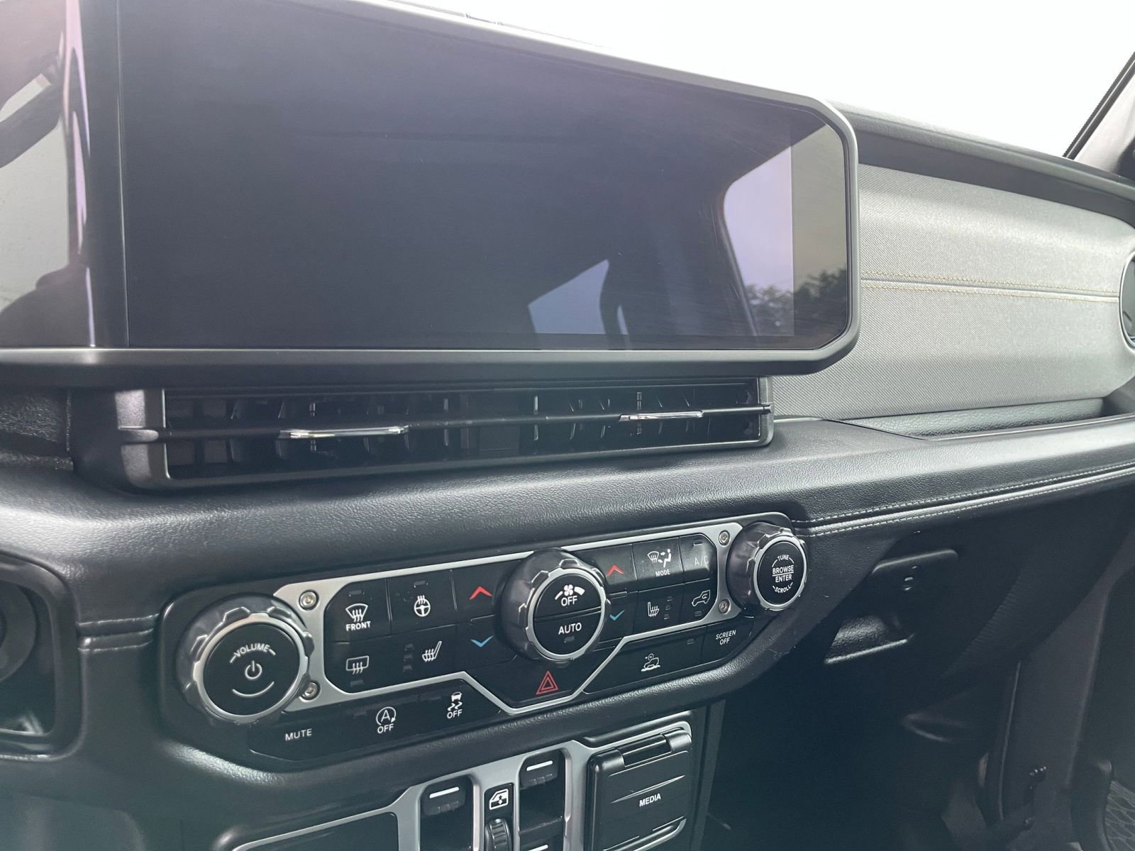 Thumbnail: 2025 Jeep Wrangler - 18