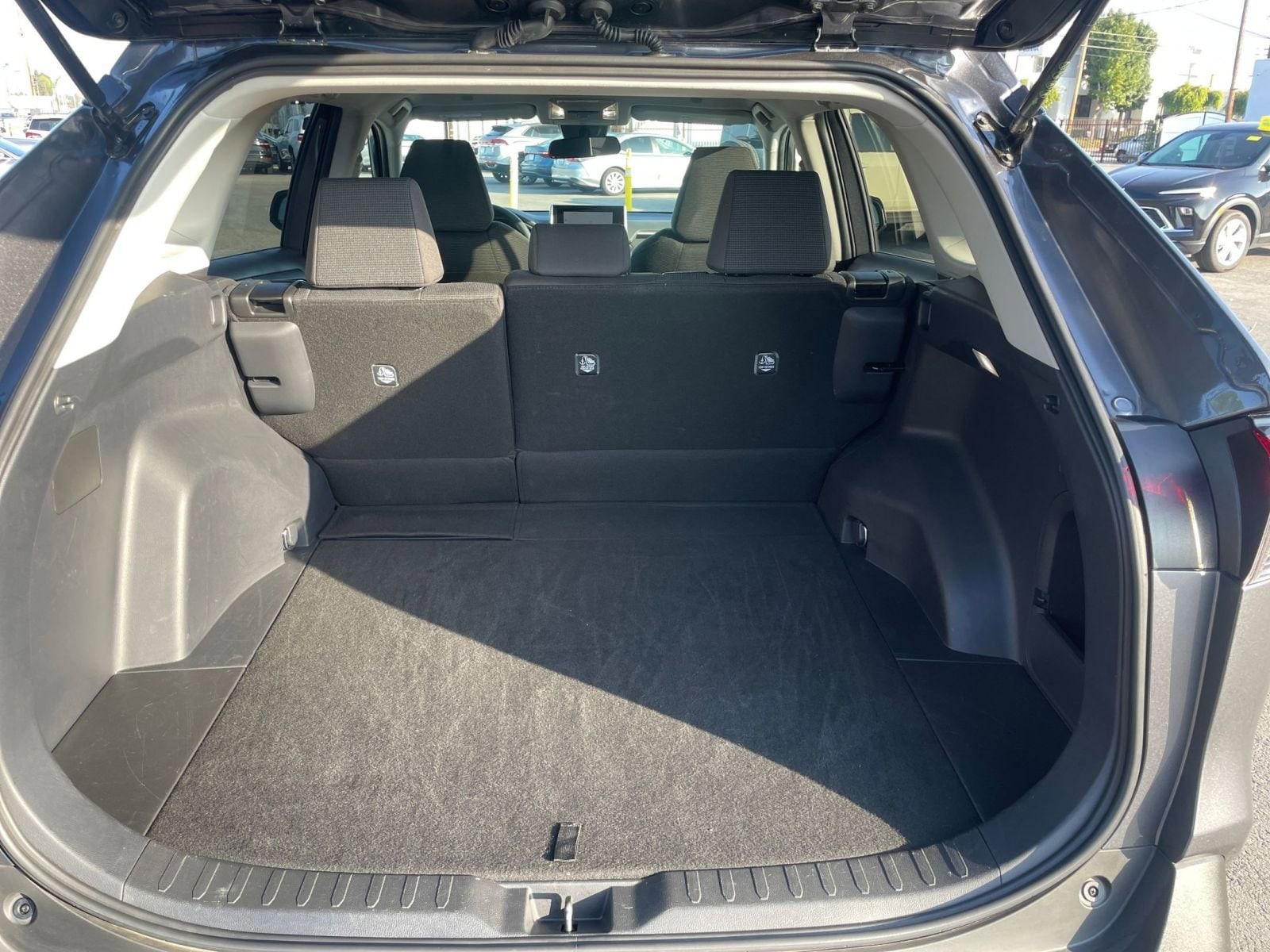 Thumbnail: 2025 Toyota RAV4 - 31