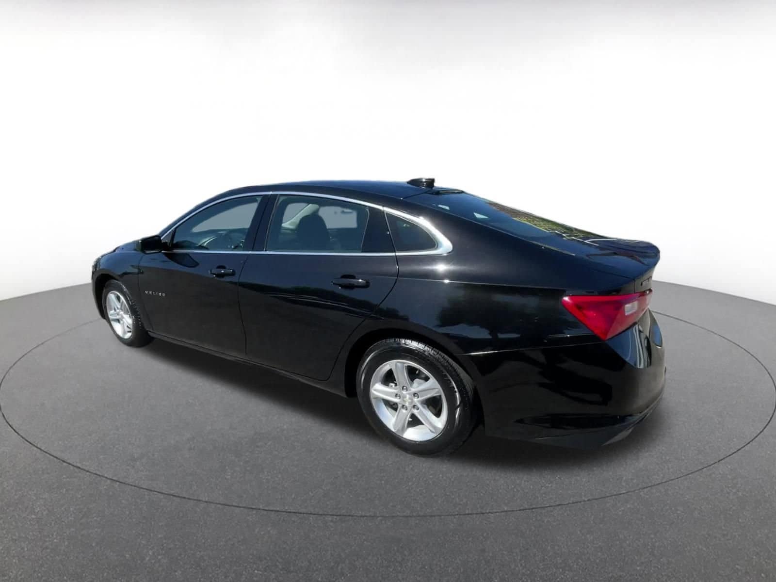 Thumbnail: 2023 Chevrolet Malibu - 10