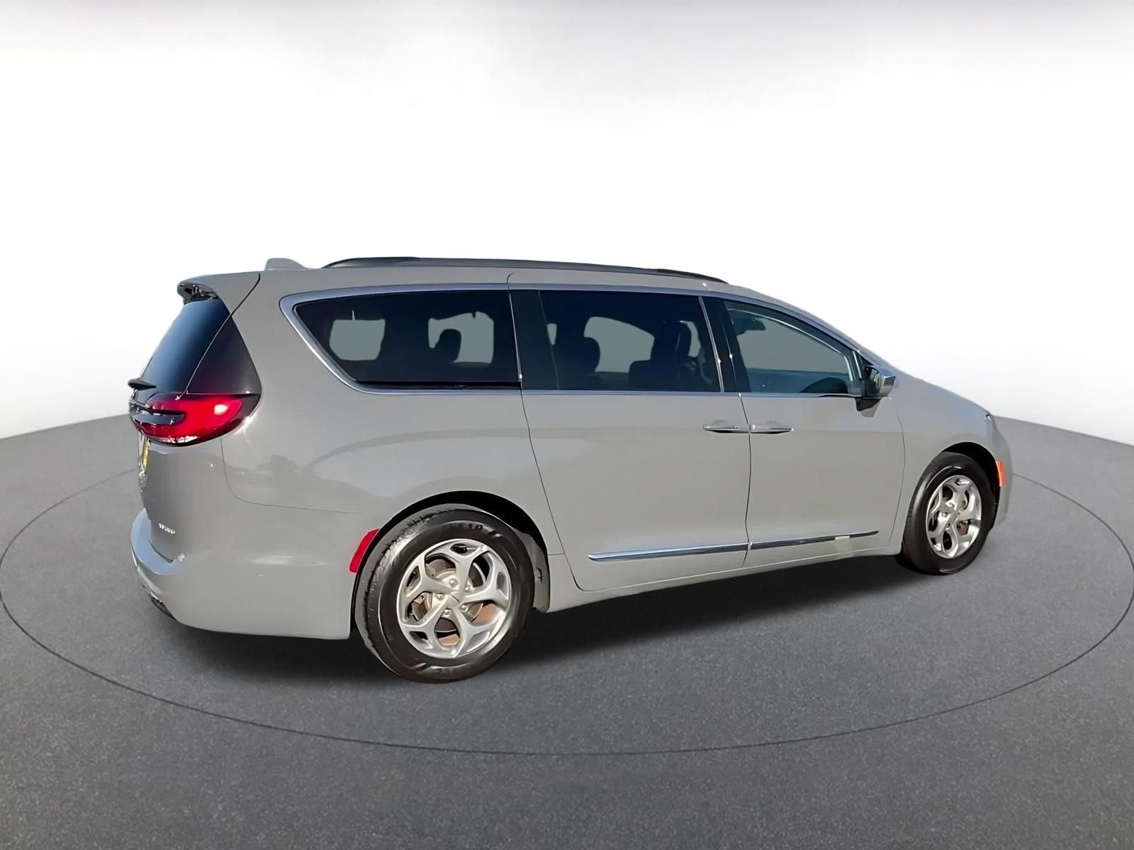 Thumbnail: 2022 Chrysler Pacifica - 14