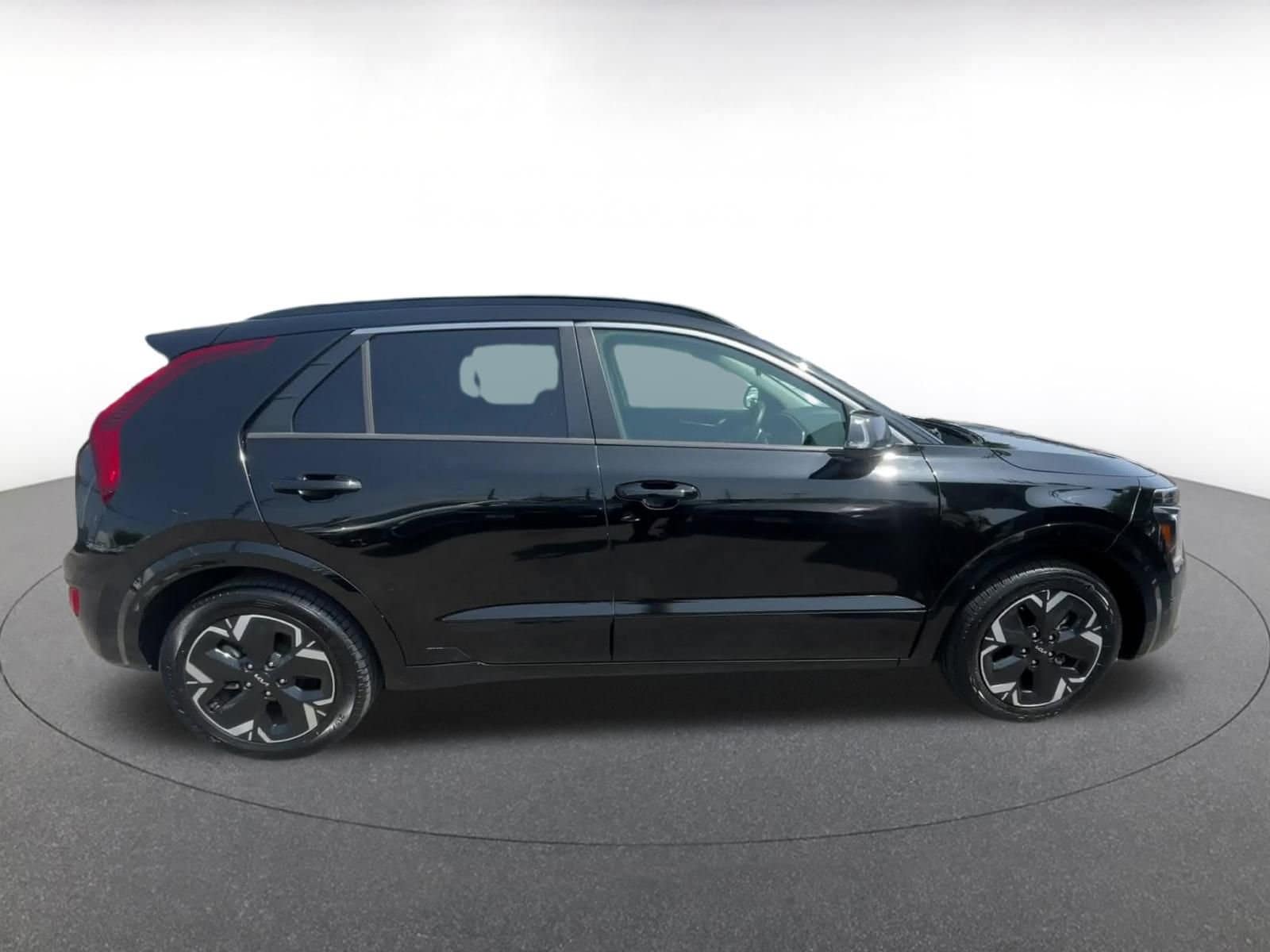 Thumbnail: 2023 Kia Niro - 16