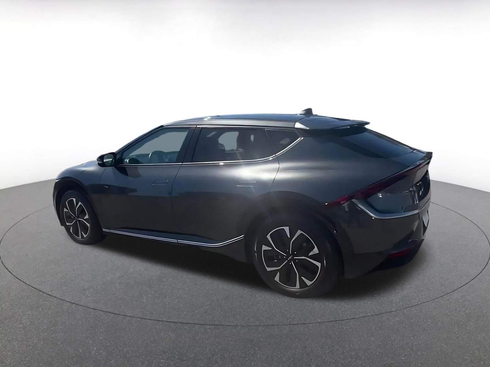 Thumbnail: 2023 Kia EV6 - 10