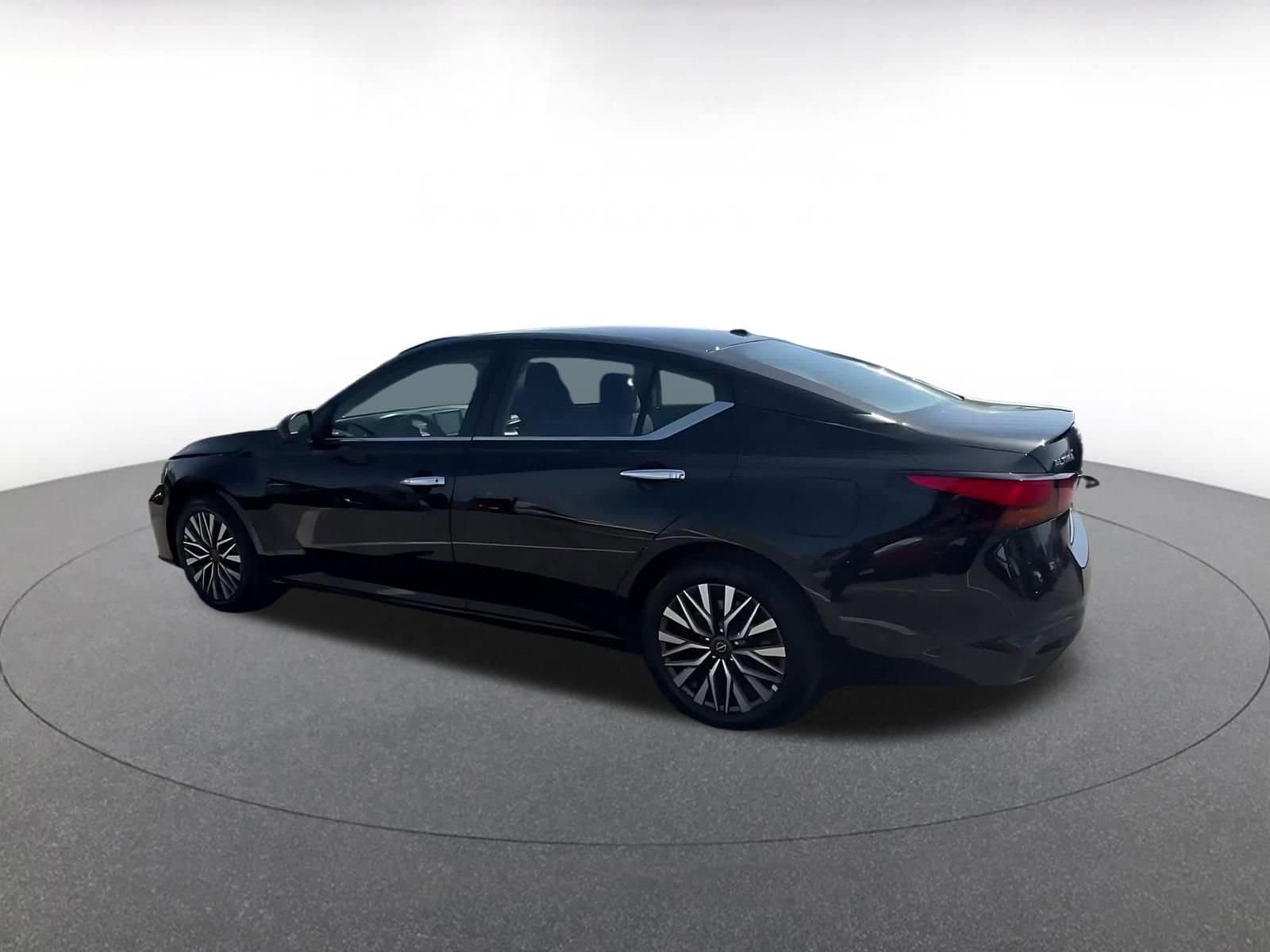 Thumbnail: 2025 Nissan Altima - 10