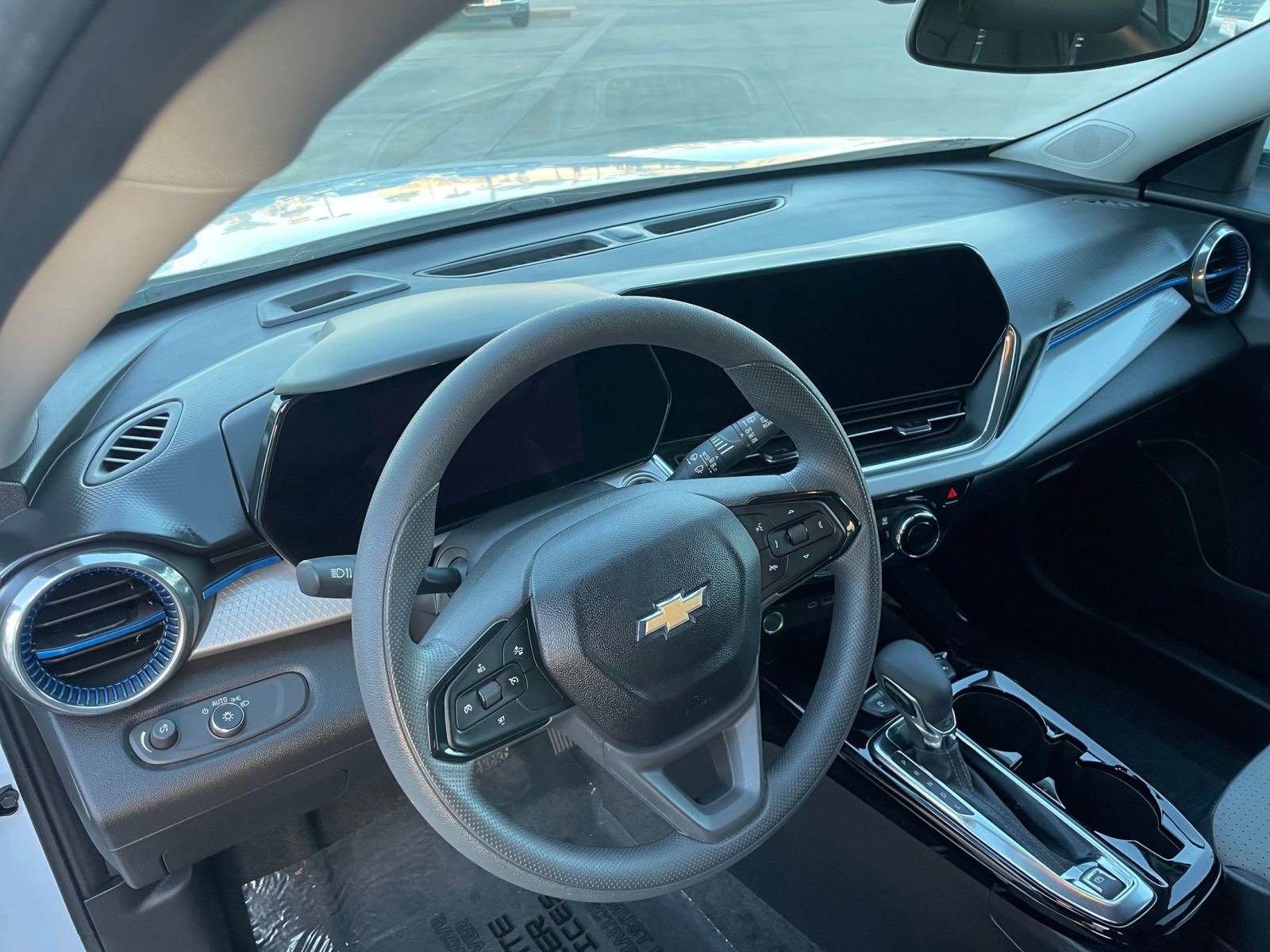 Thumbnail: 2025 Chevrolet Trax - 33