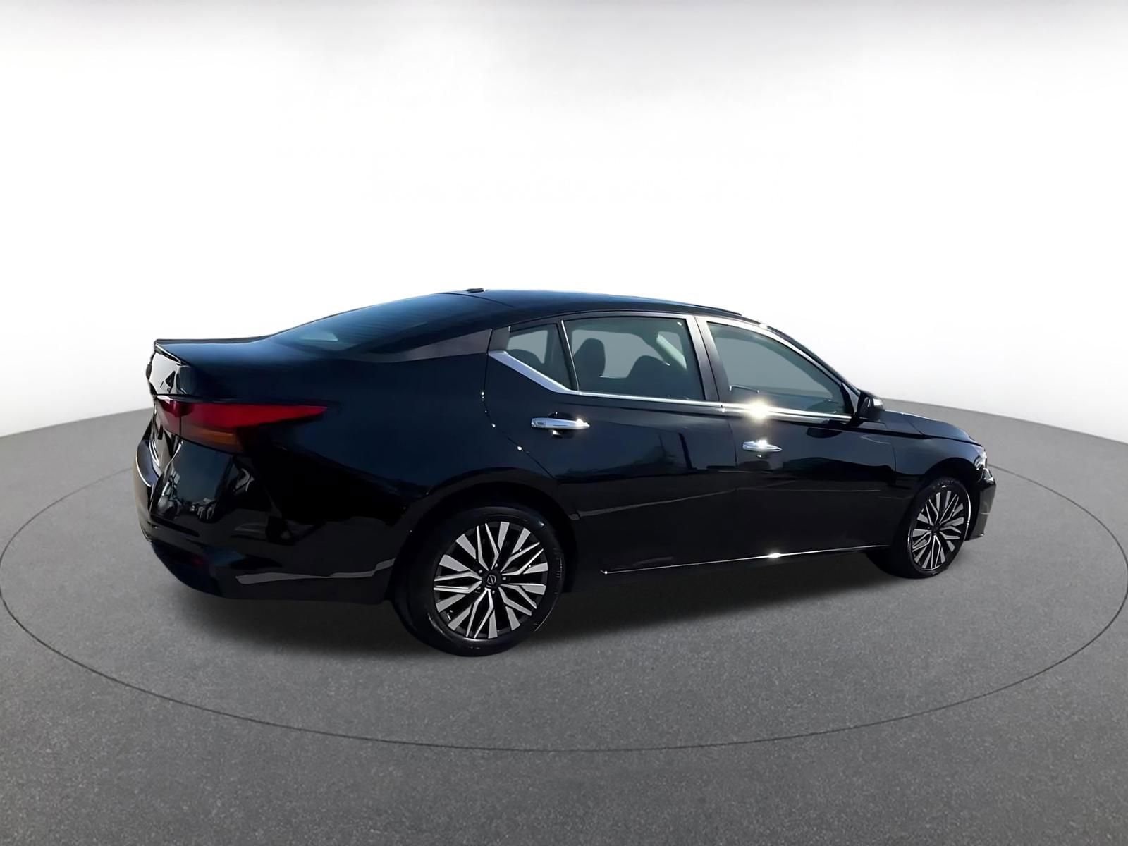 Thumbnail: 2025 Nissan Altima - 15