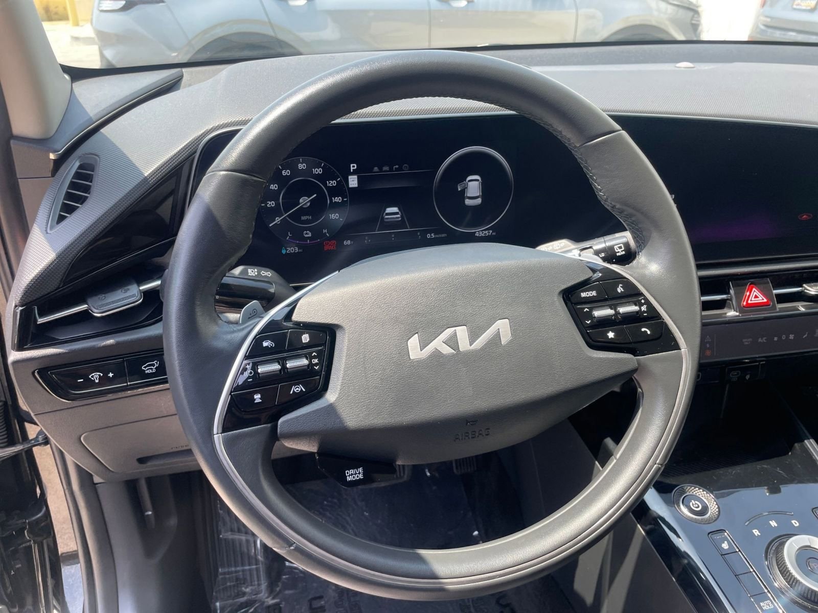 Thumbnail: 2023 Kia Niro - 32