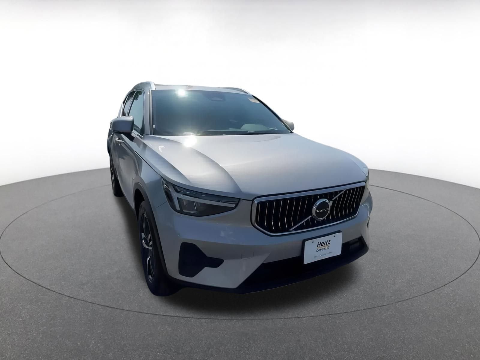 Thumbnail: 2024 Volvo XC40 - 3