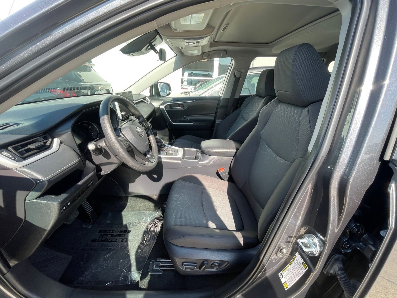 Thumbnail: 2025 Toyota RAV4 - 27