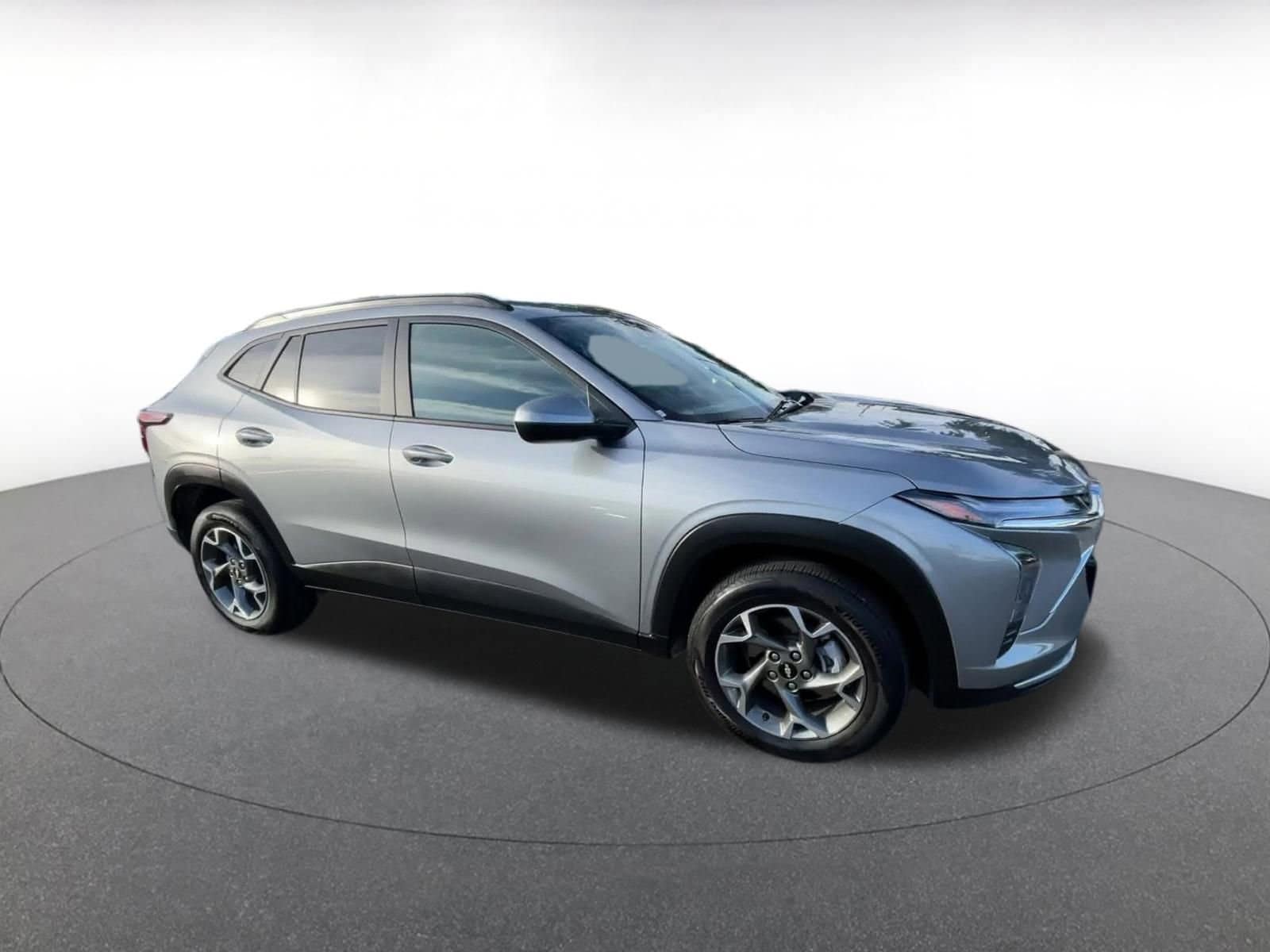 Thumbnail: 2025 Chevrolet Trax - 2