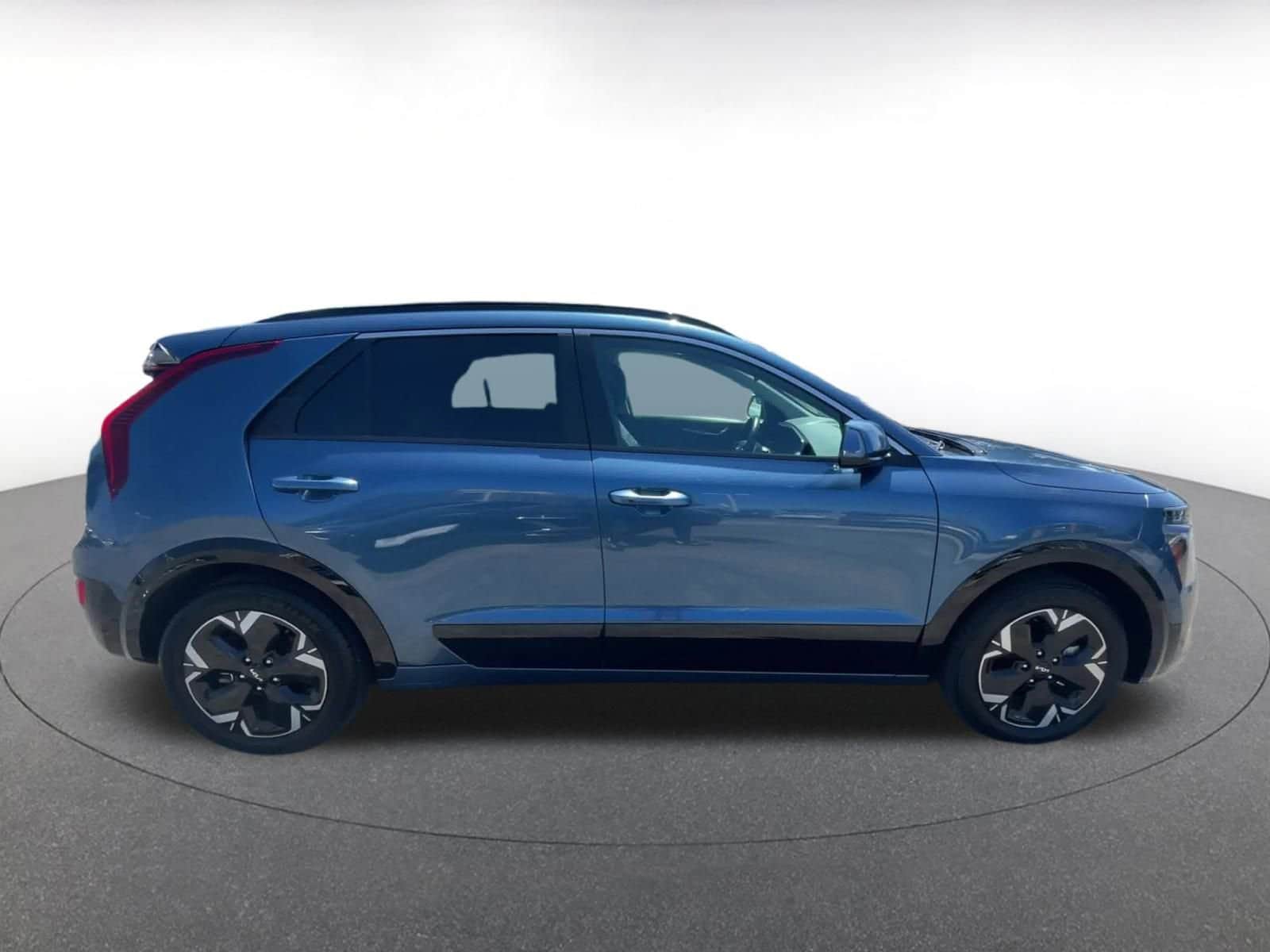 Thumbnail: 2023 Kia Niro - 16