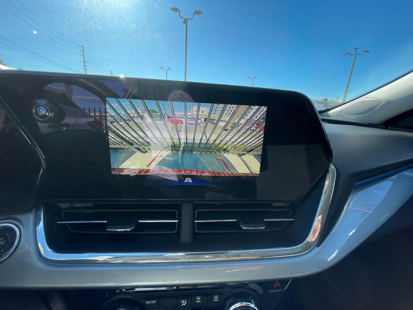 Thumbnail: 2025 Chevrolet Trax - 17