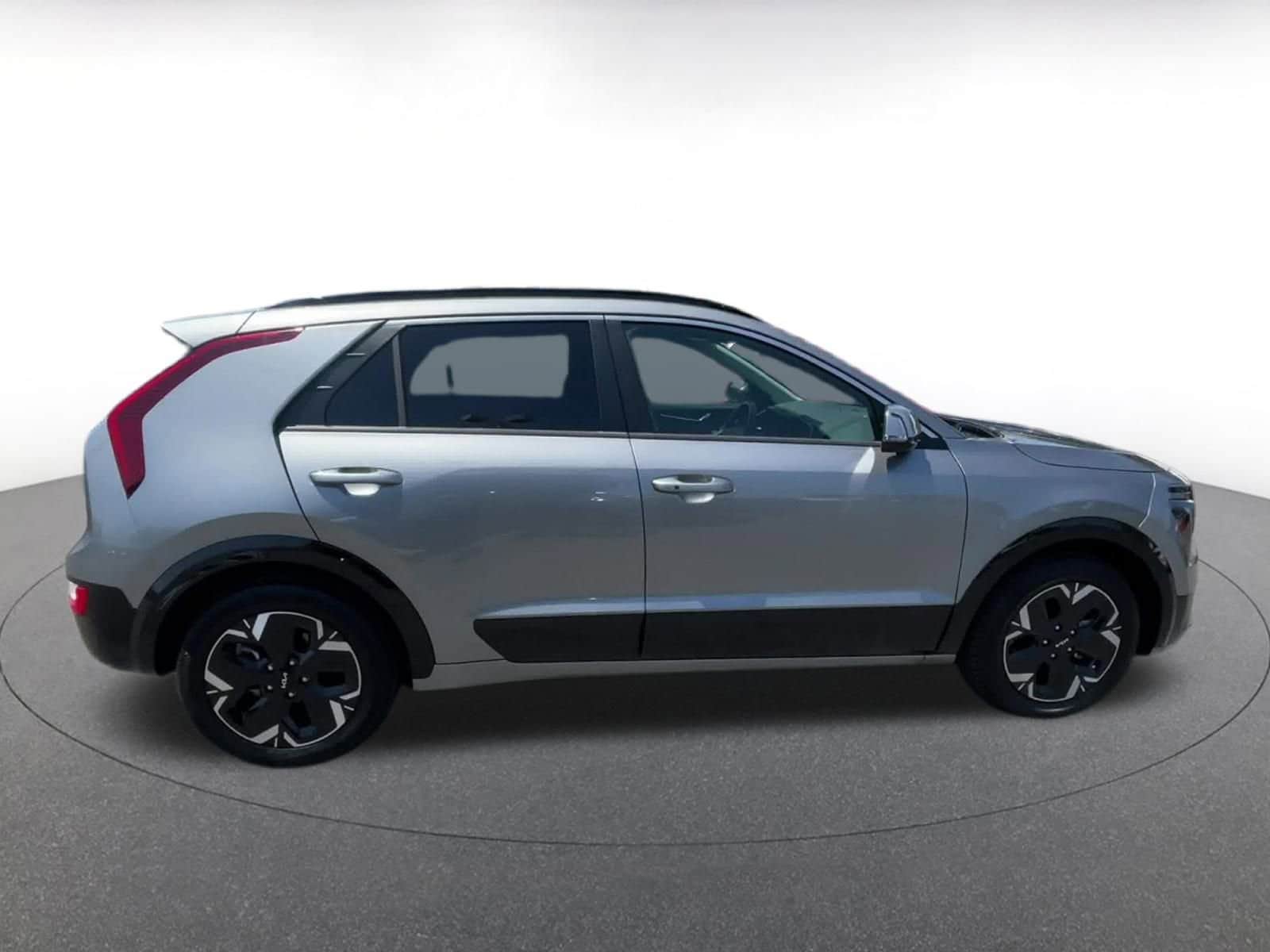 Thumbnail: 2023 Kia Niro - 16
