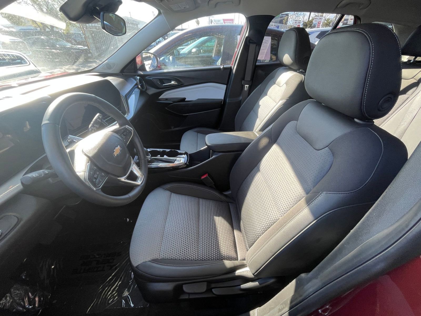 Thumbnail: 2025 Chevrolet Trax - 28