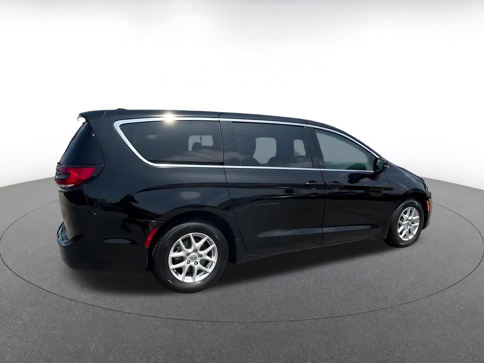 Thumbnail: 2024 Chrysler Pacifica - 14