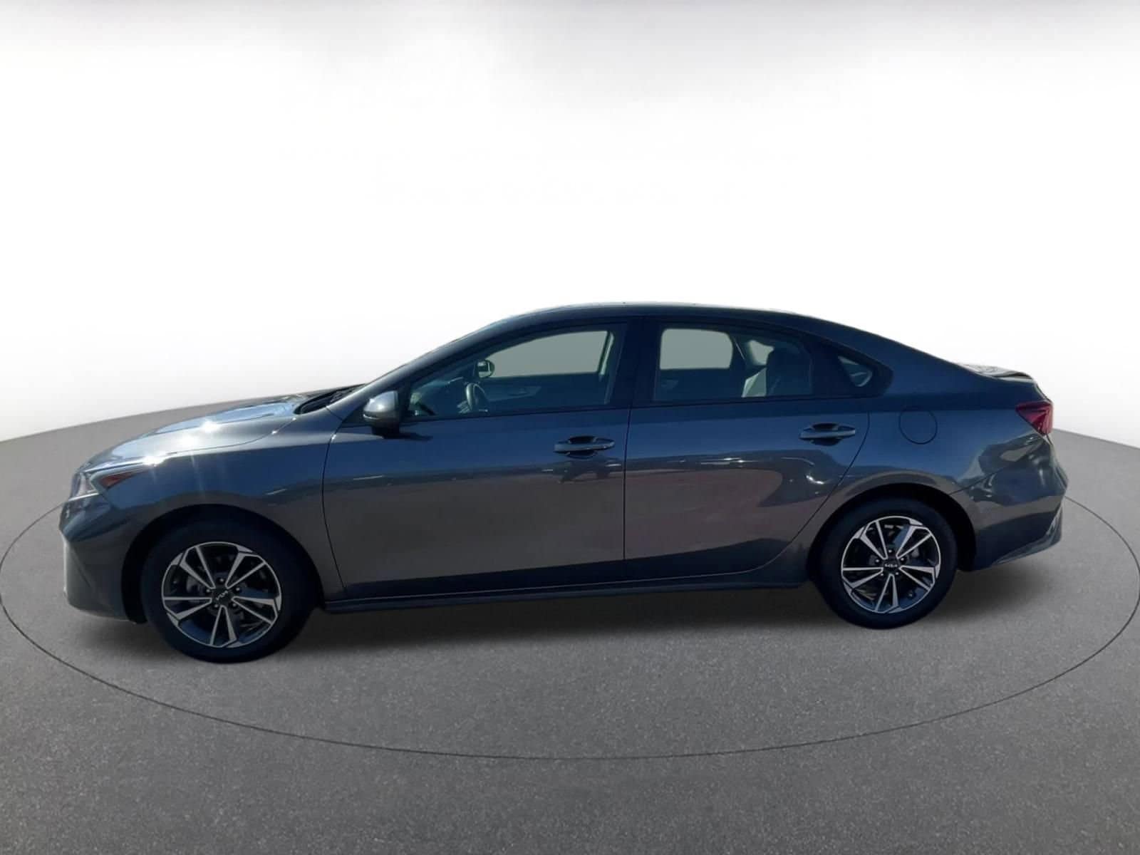 Thumbnail: 2024 Kia Forte - 9