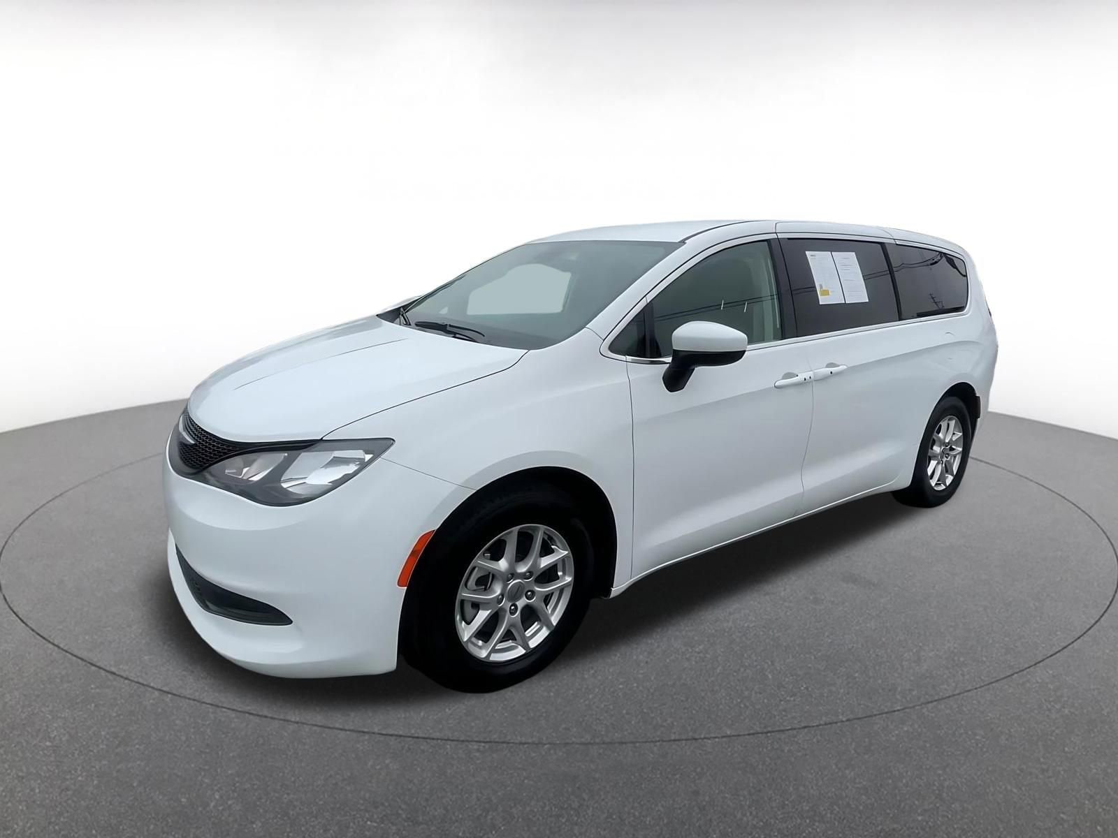 Thumbnail: 2023 Chrysler Voyager - 8