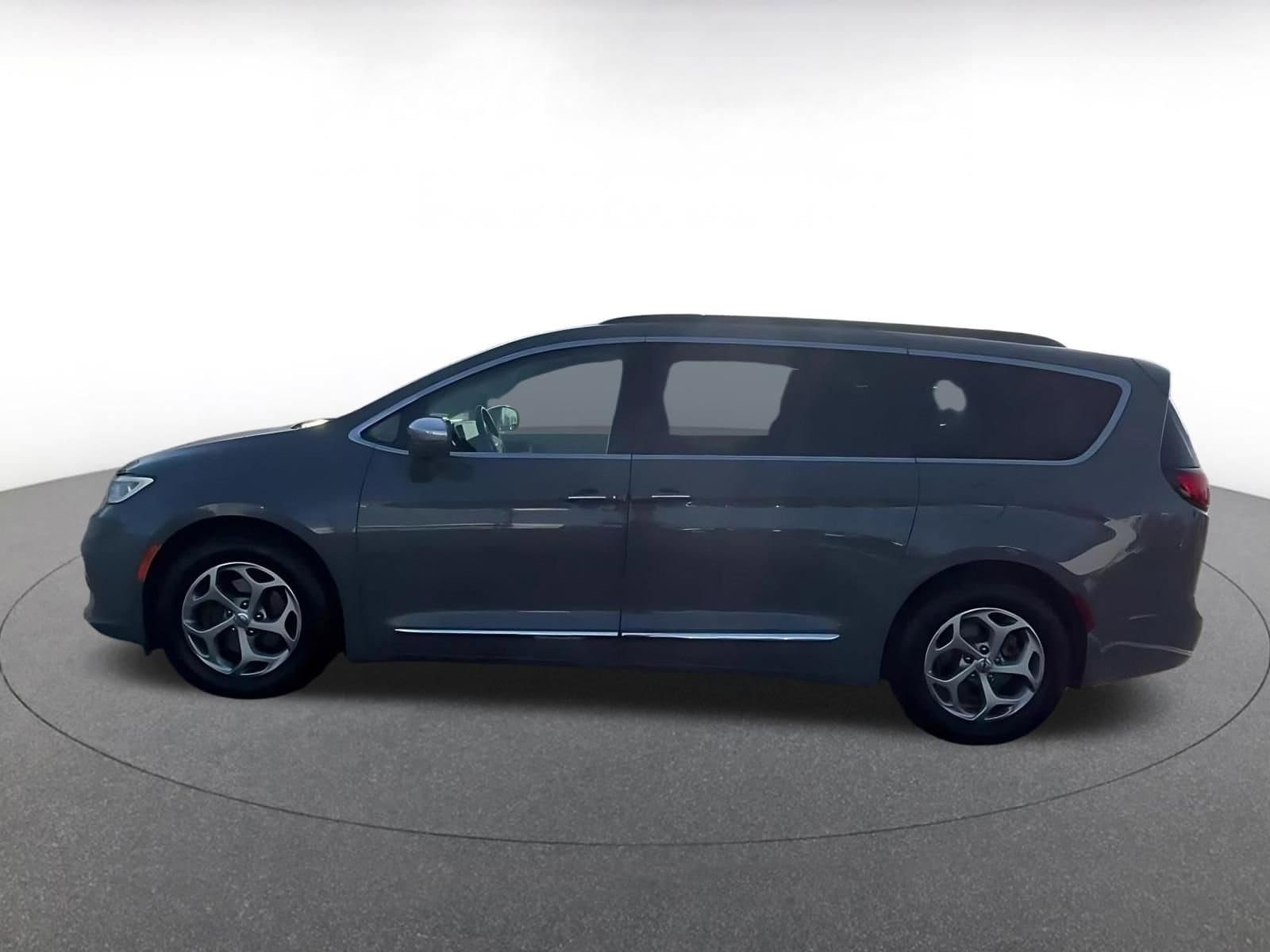 Thumbnail: 2022 Chrysler Pacifica - 9