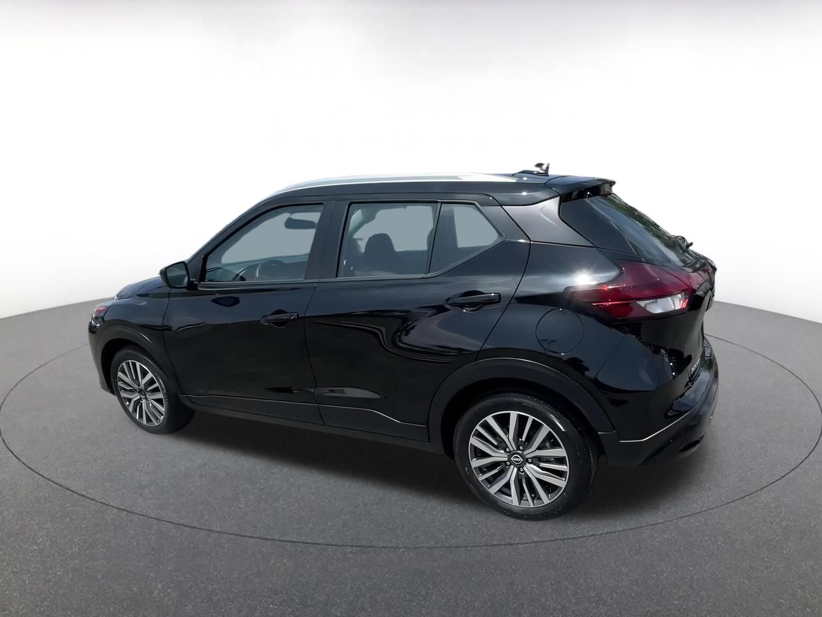 Thumbnail: 2024 Nissan Kicks - 10