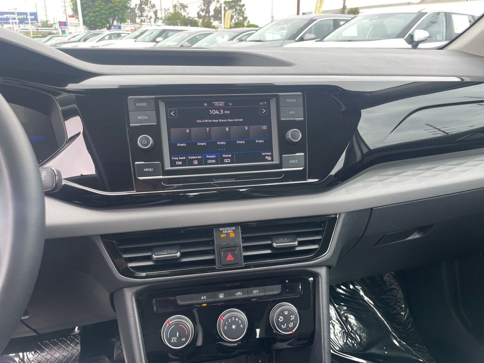 2024 Volkswagen Taos S 18