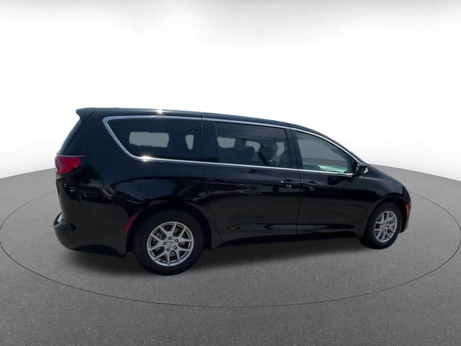 Thumbnail: 2024 Chrysler Voyager - 11