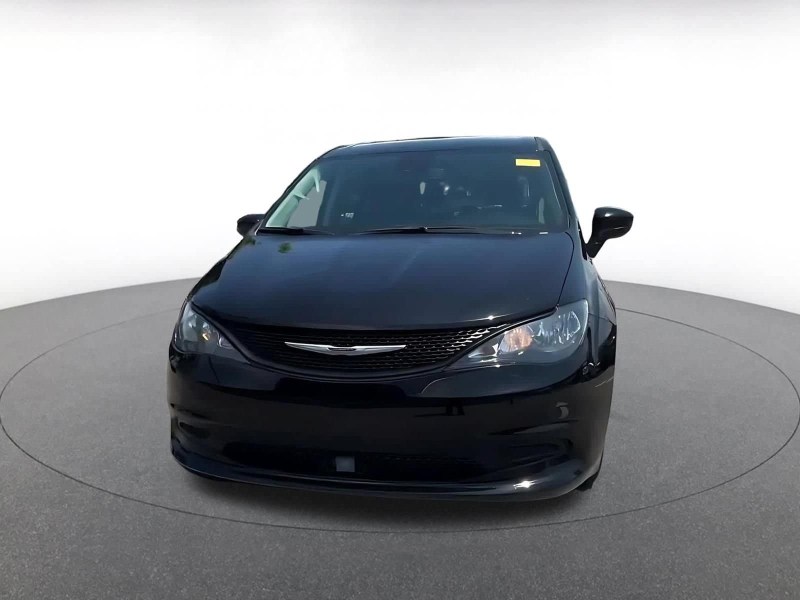 Thumbnail: 2024 Chrysler Voyager - 4