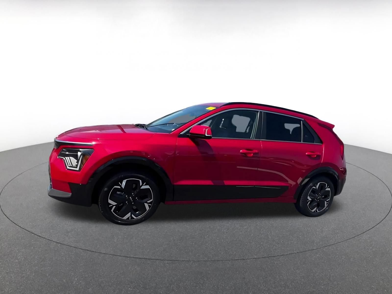 Thumbnail: 2023 Kia Niro - 8