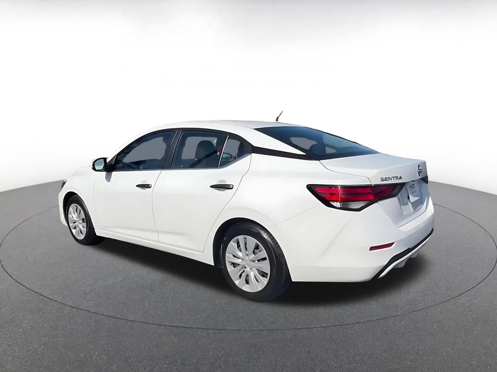 Thumbnail: 2025 Nissan Sentra - 10