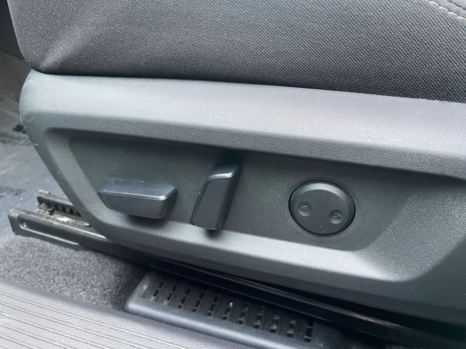 2024 Nissan Rogue SV 23