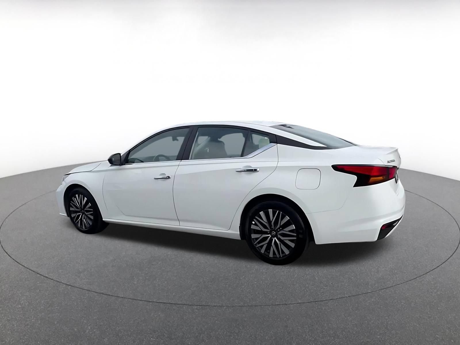 Thumbnail: 2025 Nissan Altima - 10
