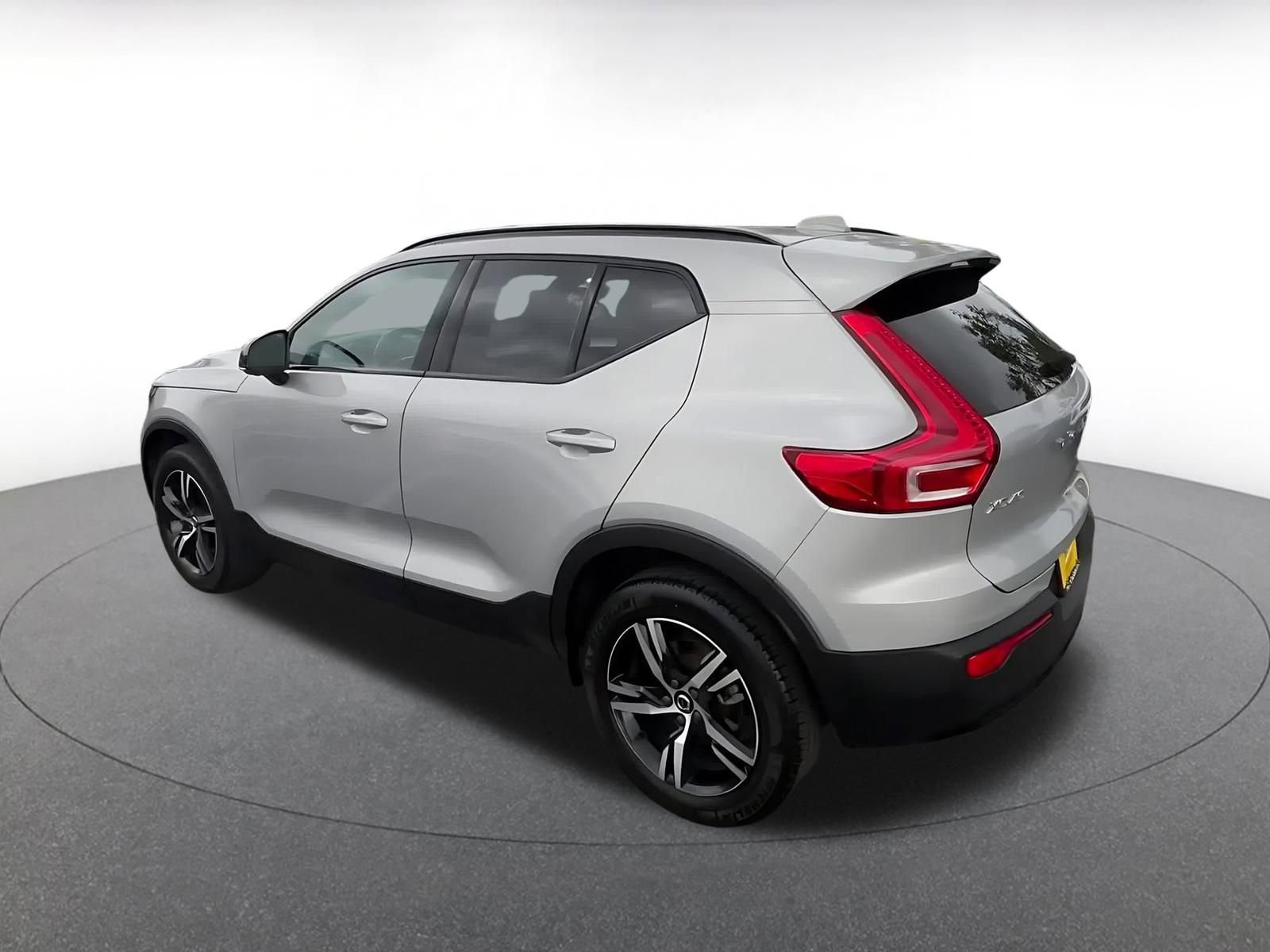 Thumbnail: 2024 Volvo XC40 - 10