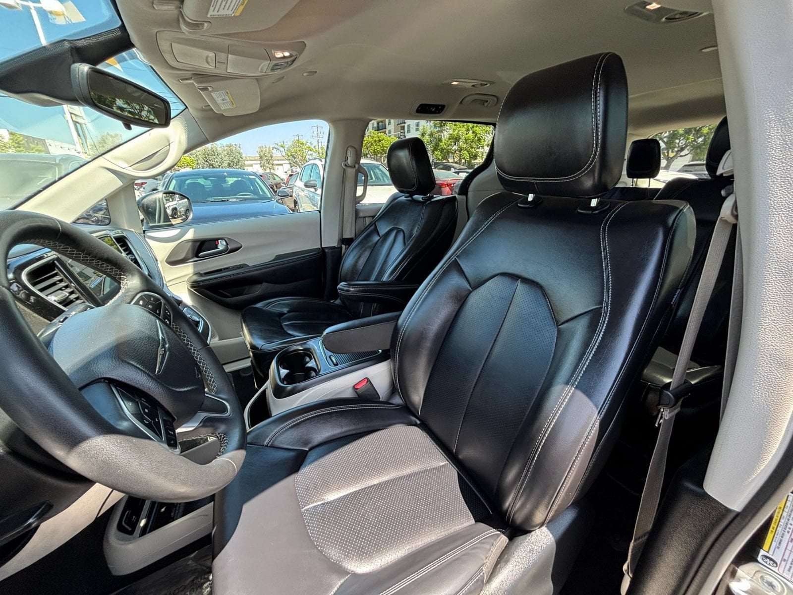 Thumbnail: 2023 Chrysler Pacifica - 28