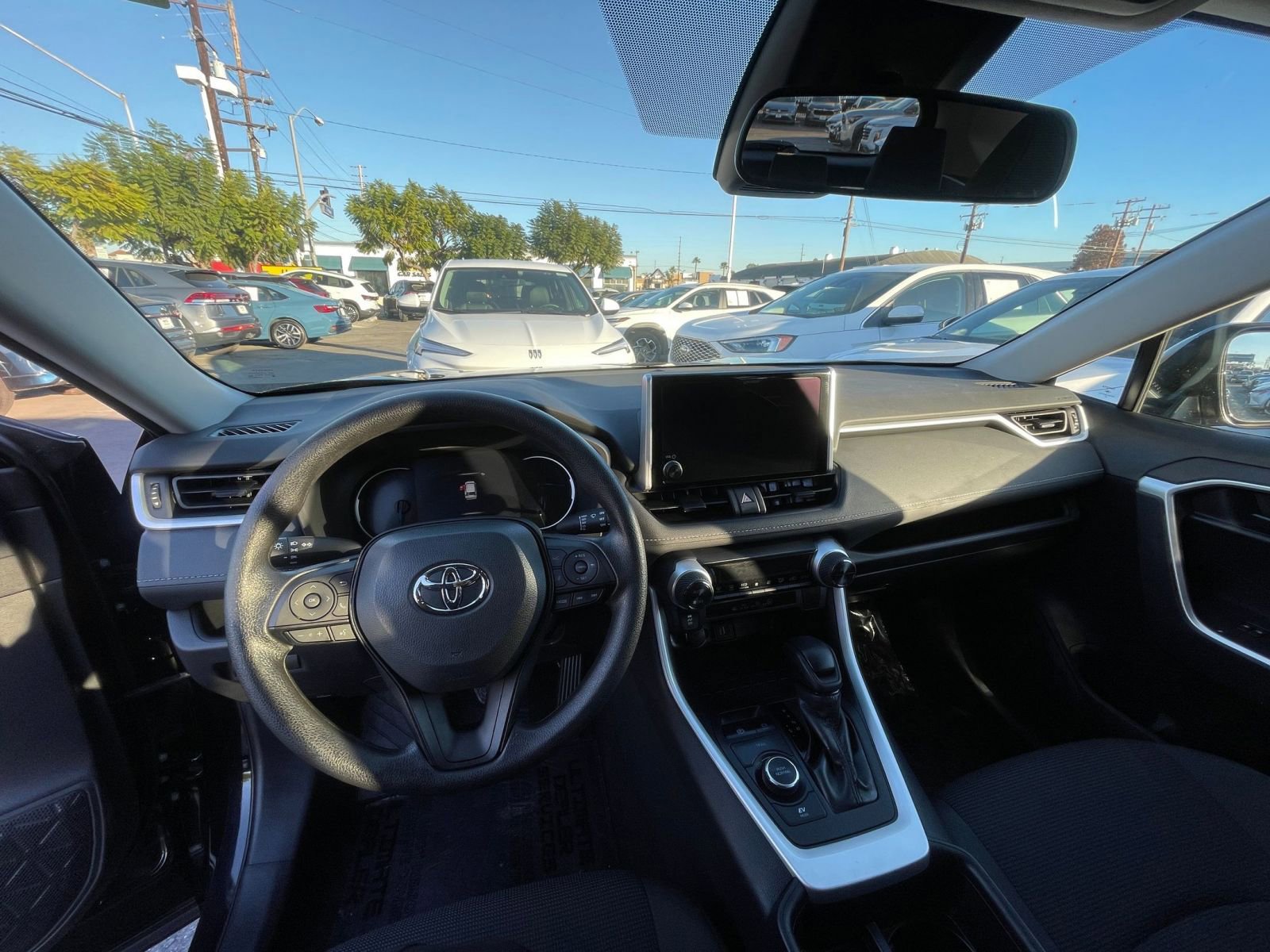 Thumbnail: 2025 Toyota RAV4 - 33