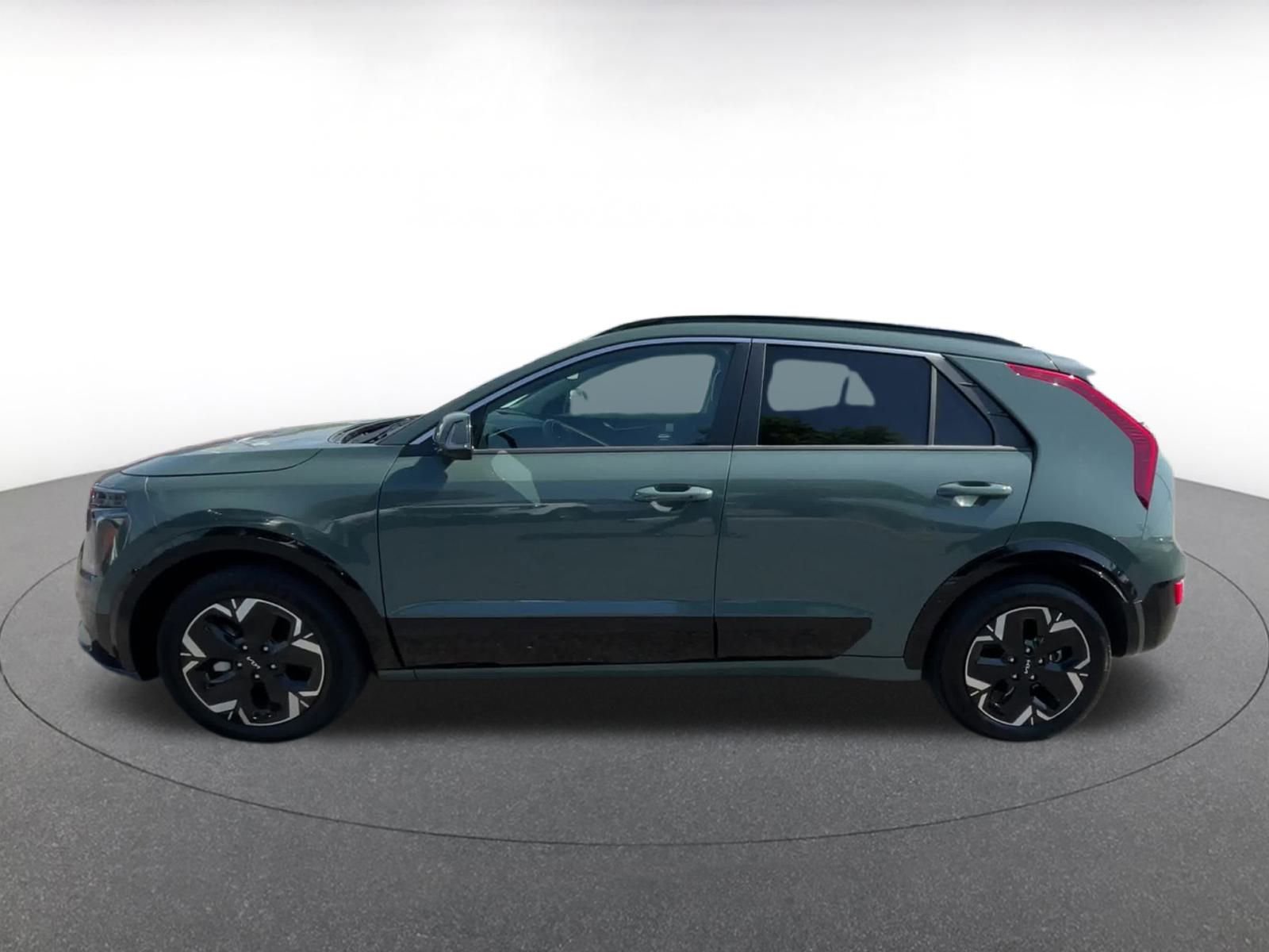 Thumbnail: 2023 Kia Niro - 9