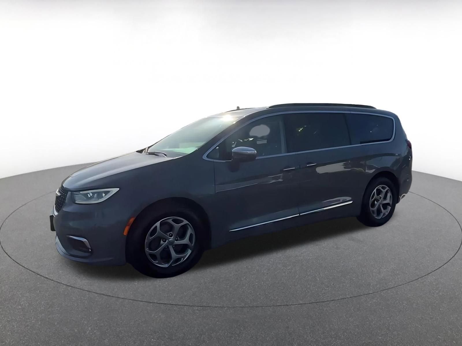Thumbnail: 2022 Chrysler Pacifica - 8